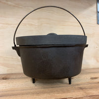 Unmarked 5QT Camp Oven w/coal lid.